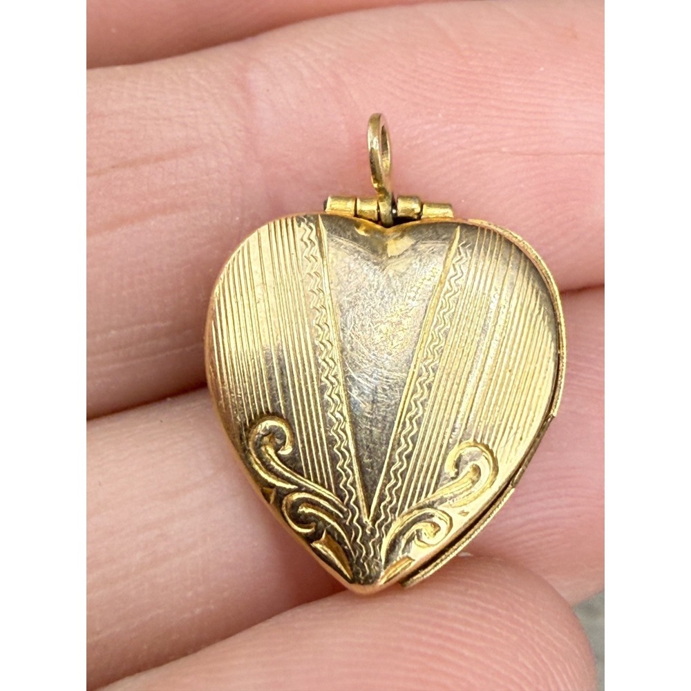 Vintage Gold Filled Heart Locket Engraved - Picture 8 of 9
